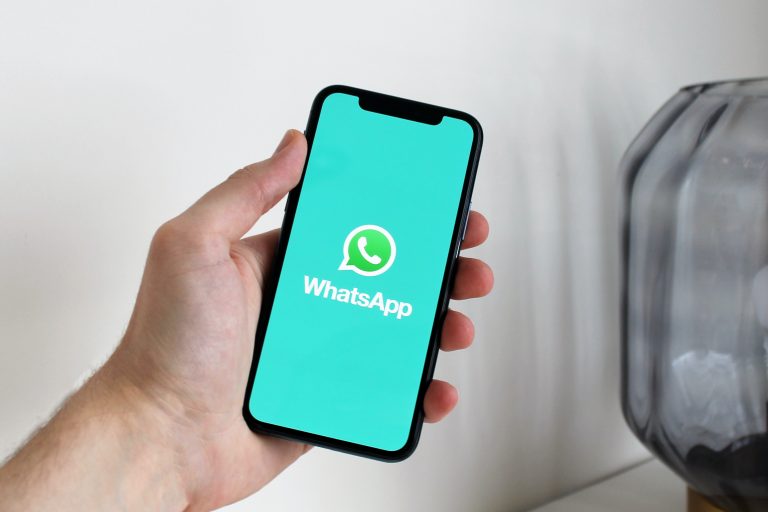 Empregador tem permissão para acolher pedido de demissão de funcionário por WhatsApp em Manaus