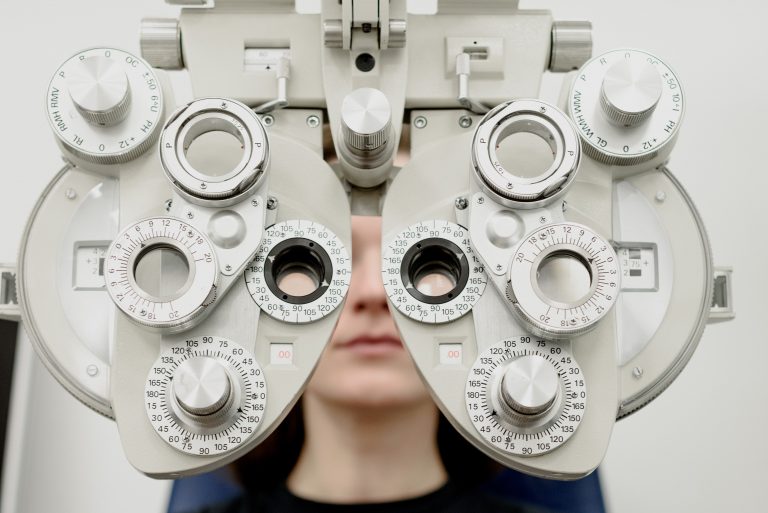 Optometrista que exerça irregular função oftalmológica deve ser fiscalizado por CRM/AM