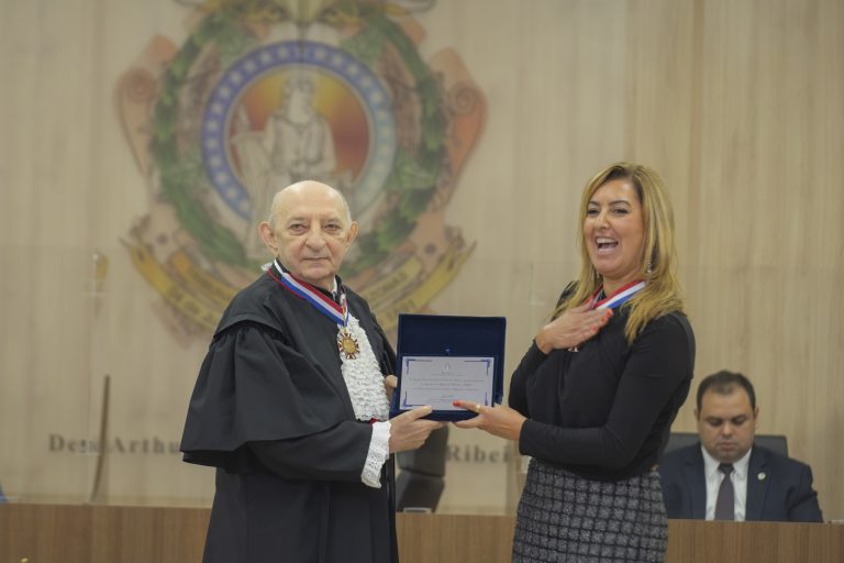 “Não admitiremos retrocessos”, diz presidente da AMB, ao receber homenagem do TJAM em Manaus