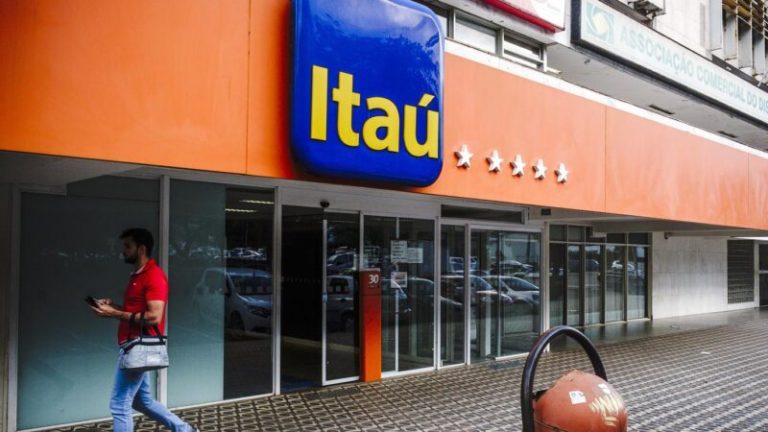 Itaú em Manaus deve estornar à cliente dinheiro que movimentou sob pretexto de cobrir débitos