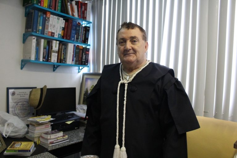 Guia prático sobre audiências criminais, do juiz Erivan Oliveira Santana, está à venda em Manaus