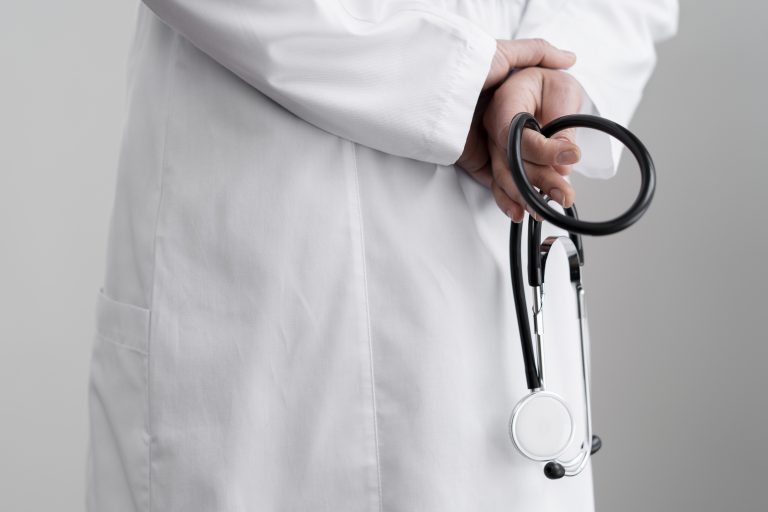 Operadora de plano de saúde responde objetivamente por erro médico, diz justiça em Manaus