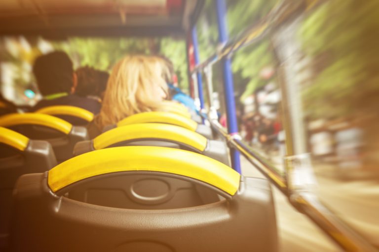 Mulher atropelada por coletivo no terminal de ônibus em Manaus será indenizada