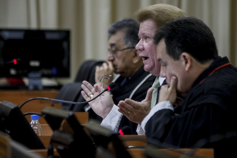 Menor mantido preso por erro de idade é solto mediante habeas corpus