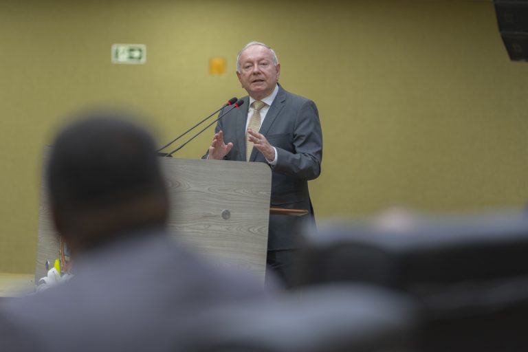 Servidora temporária despedida sem justa causa tem direito a estabilidade provisória