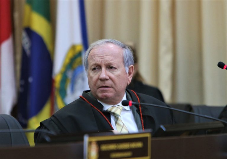 É indevida a cobrança de energia elétrica acima da taxa mínima com o imóvel fechado