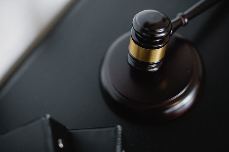 A dúvida a favor do réu contestada pelo Promotor de Justiça inverte a absolvição