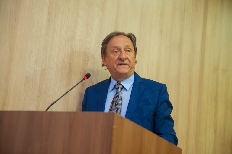 Afastamento remunerado de servidor do Amazonas deve atender aos critérios administrativos