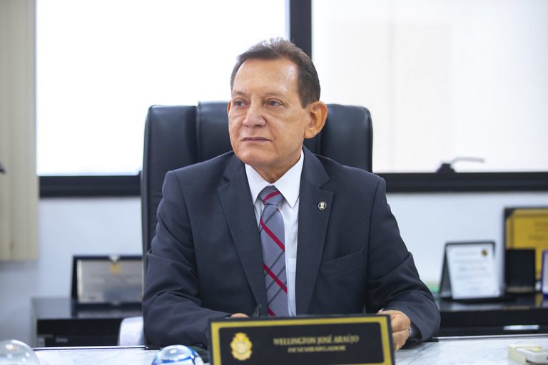 Wellington Araújo participa de sua última sessão colegiada no TJAM antes da aposentadoria