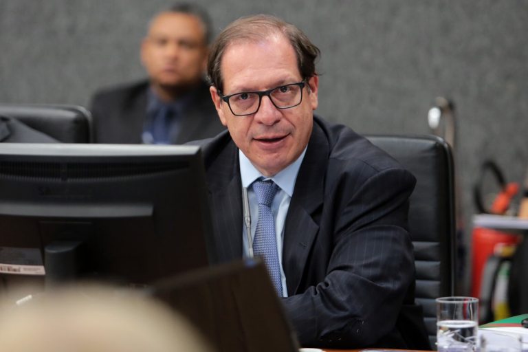 Juíza que mandou servidores presidir audiências da Vara é afastada pelo CNJ