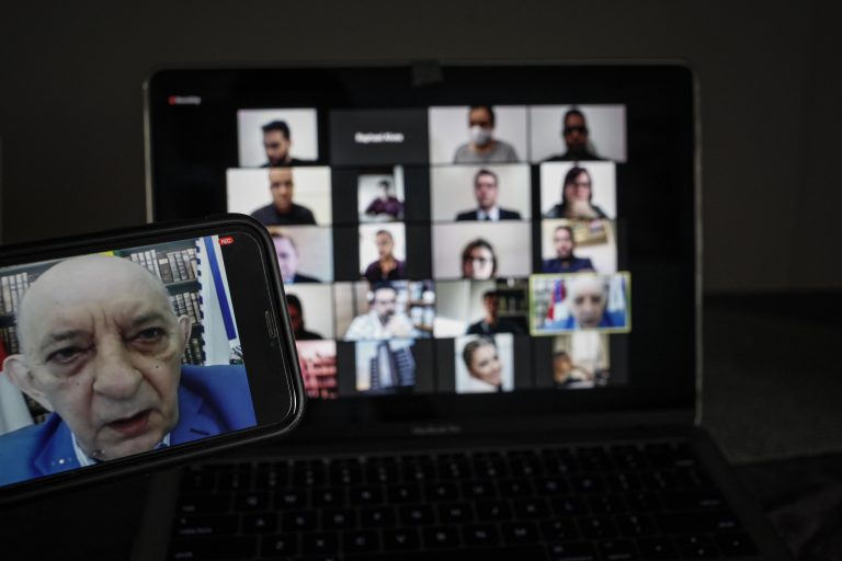 Má fé de banco em debitar taxas não autorizadas na conta do cliente é revertida em indenização