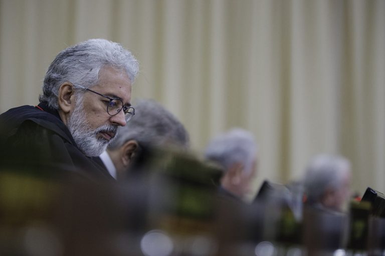 TJAM suspende lei de Beruri sobre admissão de diplomas estrangeiros de titulação de servidores