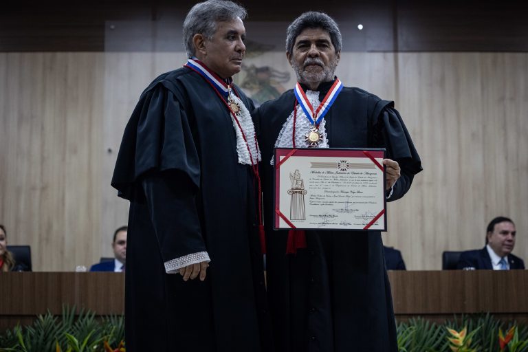 Henrique Veiga Lima tomou posse como novo desembargador do TJAM nesta segunda-feira