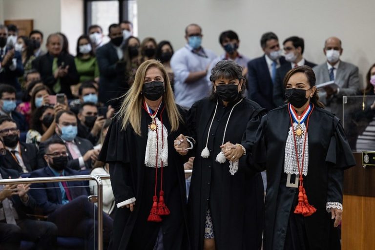 Luiza Cristina Nascimento da Costa Marques toma posse como nova desembargadora do TJAM