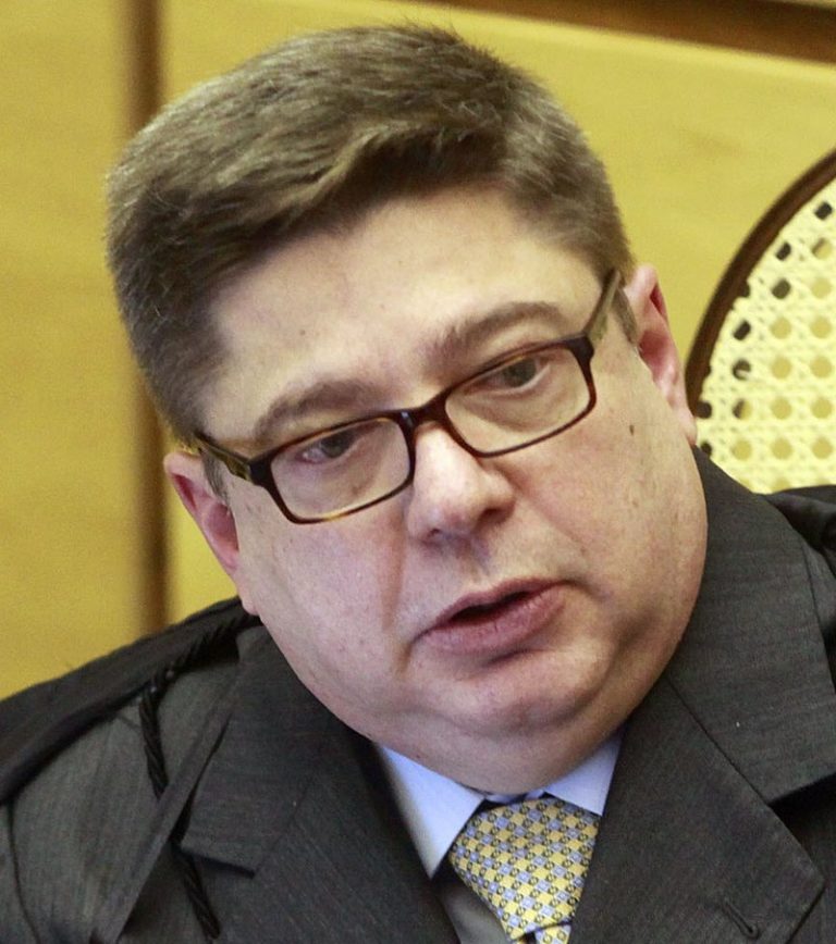 Atraso de 180 dias na entrega do imóvel não presume, por si, danos morais, fixa Ministro