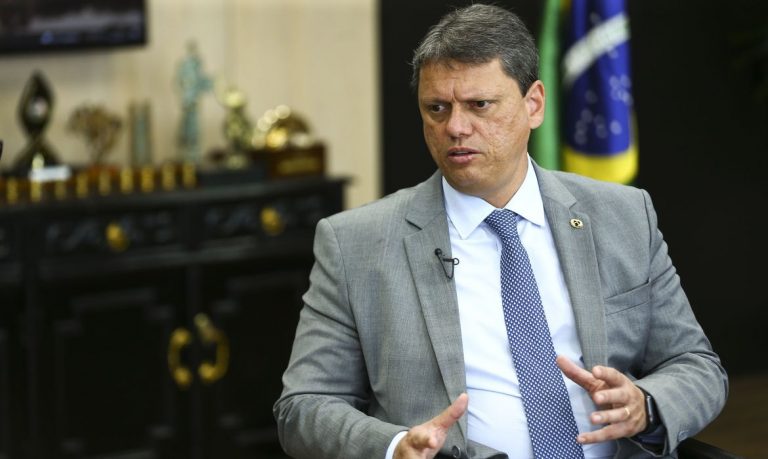 Tarcísio descarta ação criminosa articulada de incêndios em São Paulo