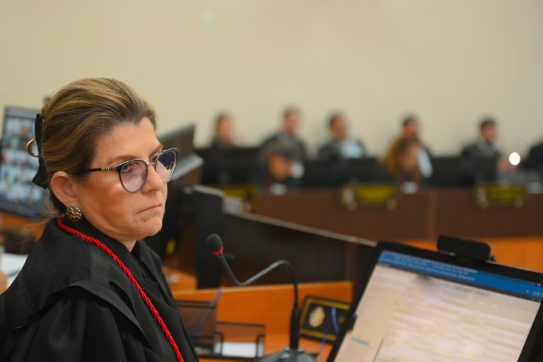 Justiça não pode substituir o legislador atendendo pedido de servidor para aumento salarial