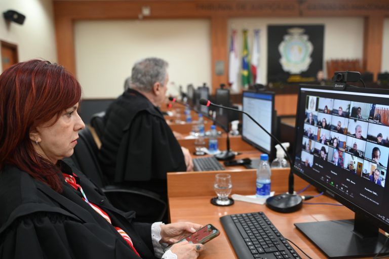 Destelhar uma casa para nela ingressar e furtar peças de fio não é conduta penal indiferente