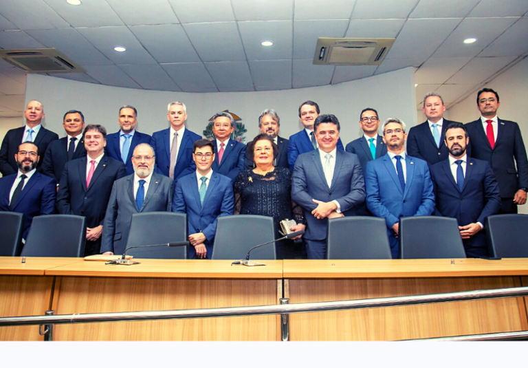 Alberto Rodrigues prestigia cerimônia de posse do novo Procurador-Geral de Justiça do MPMT