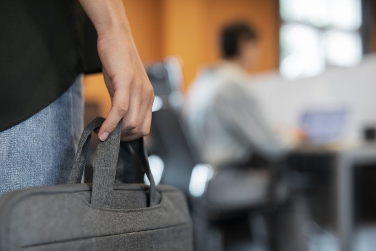 Flagranteada com alta quantidade de drogas têm prisão domiciliar por ser mãe de menor de 12 anos