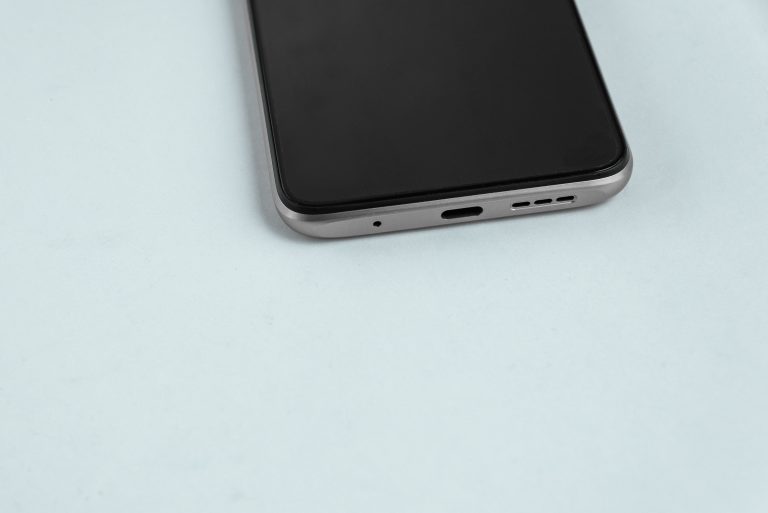 Oito em cada 10 adultos defendem a proibição de celulares em escolas