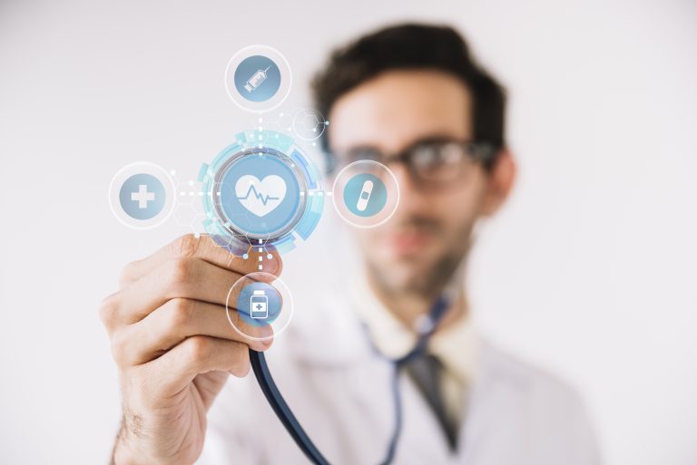 Usuário de plano de saúde fica sem atendimento pós carência e é indenizado em R$ 8 mil