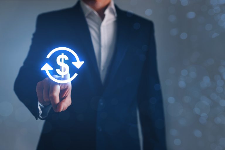 Banco deve devolver em dobro e indenizar cliente em R$7 mil por descontos de “dental saúde”