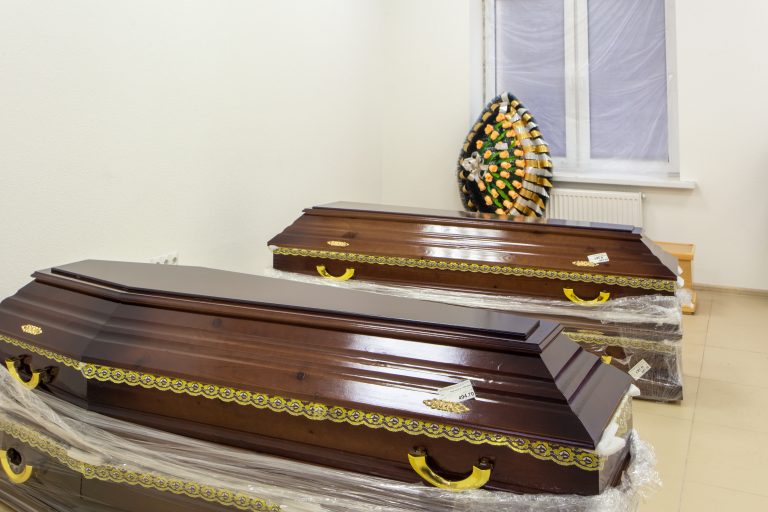 Azul pagará indenização por falhas no transporte de urna funerária