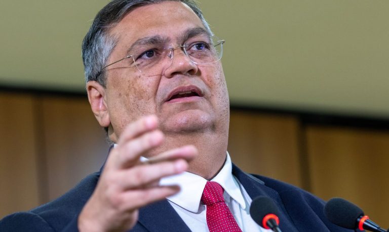 Dino dá mais 72 horas para CGU informar os 10 municípios que mais receberam dinheiro de emendas