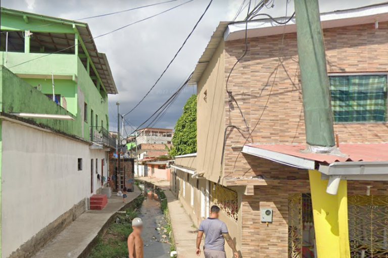 Casas construídas em igarapés devem ser demolidas para drenagem dos canais, diz Justiça