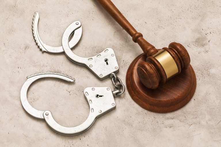 Dúvida relevante deve preponderar a favor do acusado sobre qualquer juízo temerário de condenação