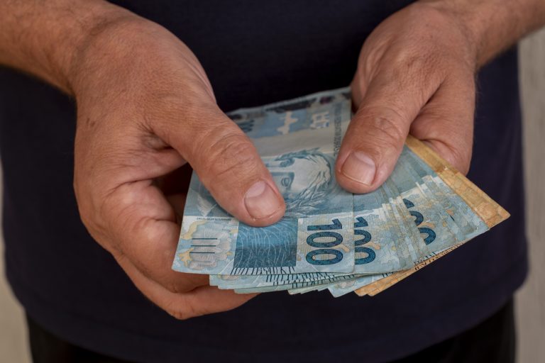 Justiça determina que banco cancele pacote de serviços tarifários onerosos de contas de clientes