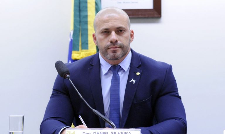 Alexandre de Moraes manda PF apreender pistola de Daniel Silveira