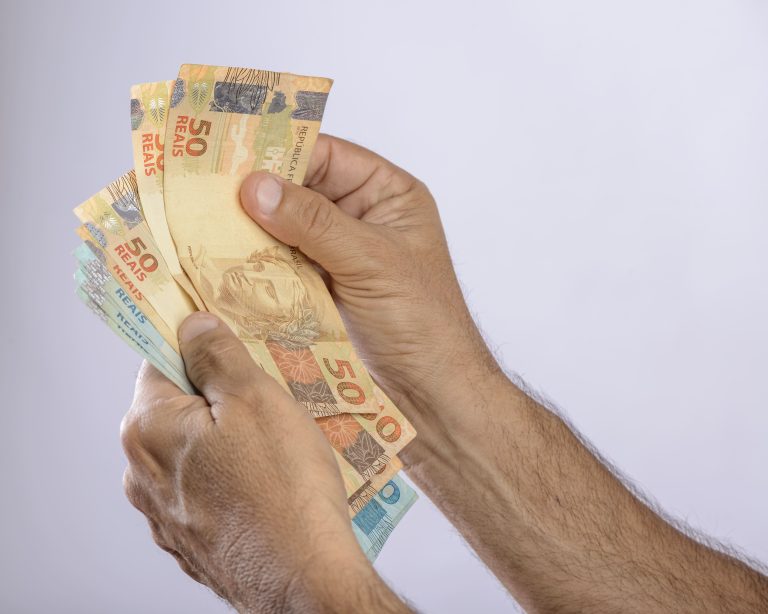 Amazonas deve provar que pagou férias e licença de servidor para não ser condenado pela cobrança