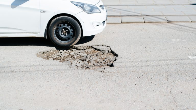 Município deve reparar por acidentes causados por “buracos” em via pública