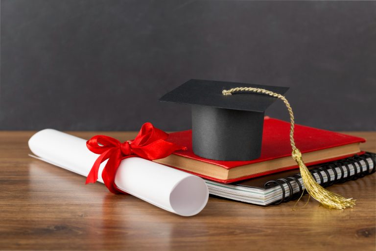 Estudante menor de 18 anos pode fazer supletivo e cursar faculdade, decide justiça em Manaus