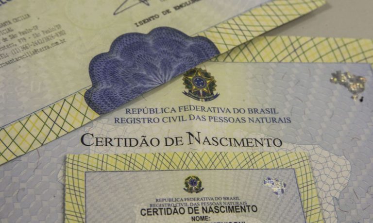 Mulher ganha direito de retirar o nome paterno da certidão de nascimento