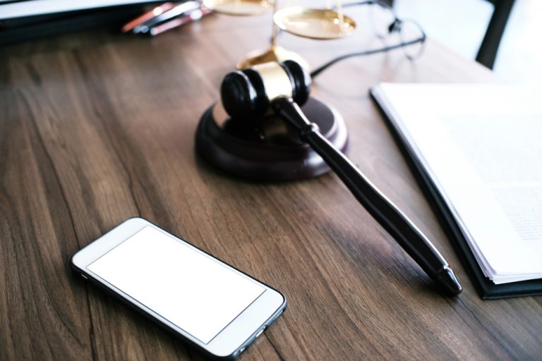 Não cabe tese de insignificância penal ao acusado que tentou furtar 15 cabos de fiação telefônica
