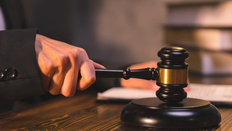 Prefeito deve ser julgado pelo juízo comum caso o crime apurado não seja atual