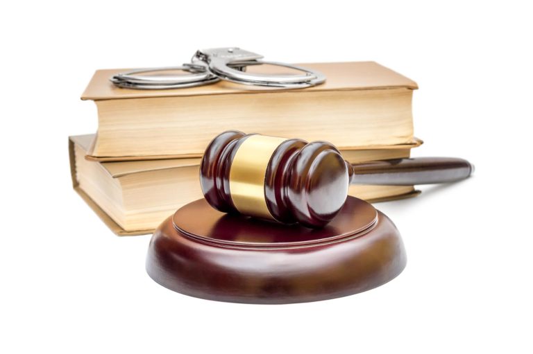 Projeto aumenta pena para corrupção passiva praticada por integrante do Judiciário