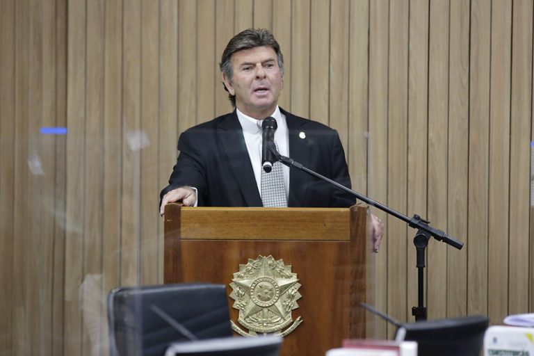 Mudança de Fux para a Segunda Turma expõe lacuna regimental e altera correlação de forças no STF