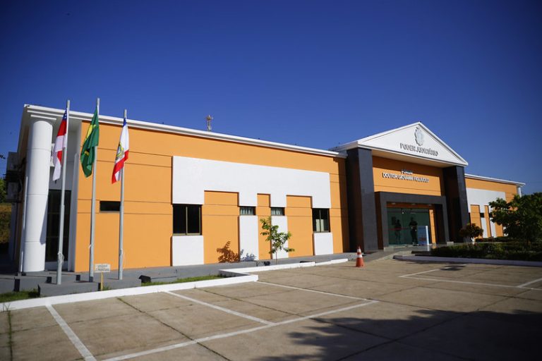 Fórum de Manacapuru recebe o nome do desembargador Alcemir Figliuolo