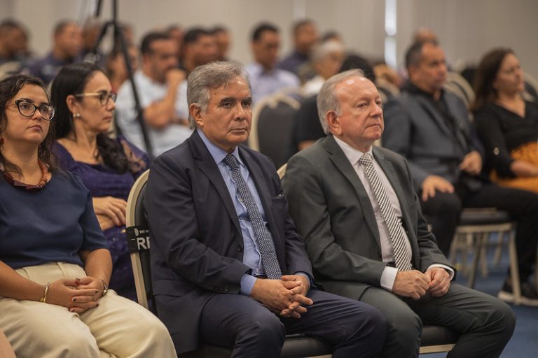 Desembargadores do Tribunal de Justiça do Amazonas são homenageados pelo TRT-11