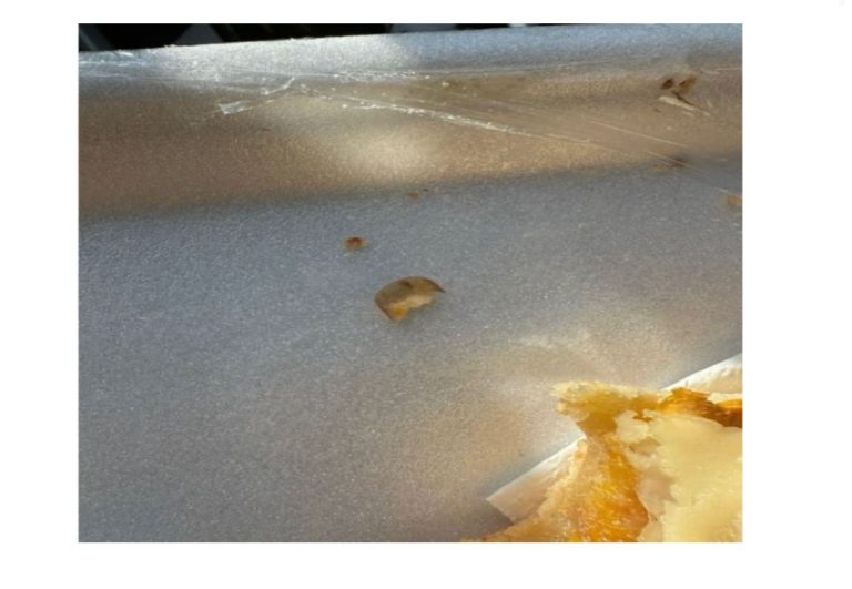 Padaria deve indenizar cliente por pedaço de unha humana encontrada em alimento