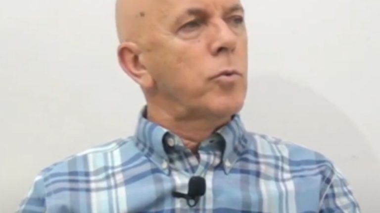 Sob o fundamento de abandono a regra de disciplina, agressor de Moraes é expulso de partido