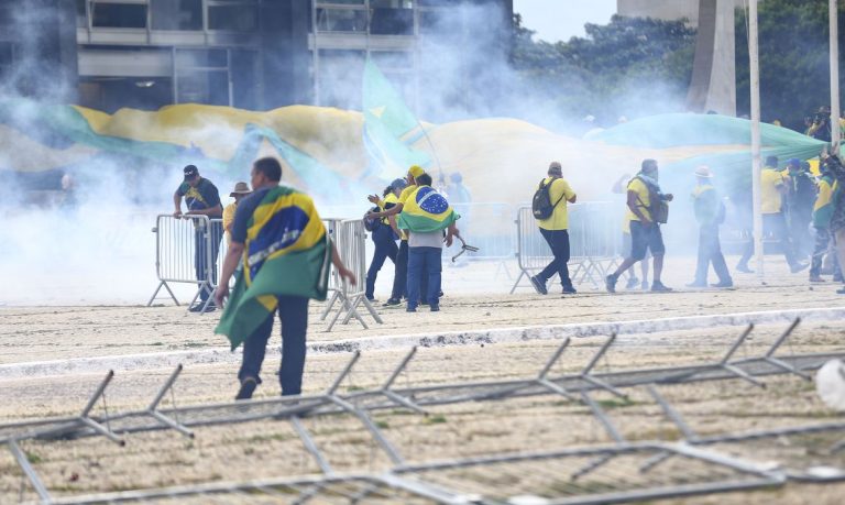 Supremo aceita mais 70 denúncias contra pessoas envolvidas nos atos antidemocráticos de 8/1