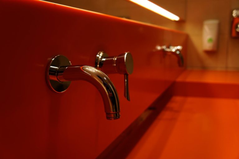 Motel não indeniza casal sem prova de que resfriado foi causado por falta de banho quente