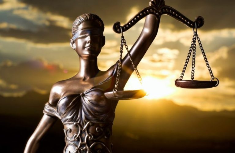 STM cassa posto e patente de capitão de fragata condenado por material de pedofilia