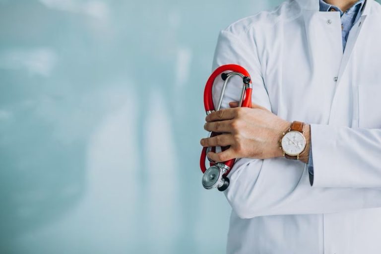 Profissional sem habilitação para exercer a Medicina não pode integrar Programa Mais Médicos