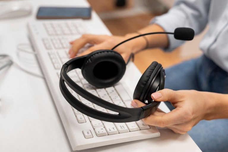 Empresa de contact center é condenada por imposição de metas abusivas e limite de uso de banheiro